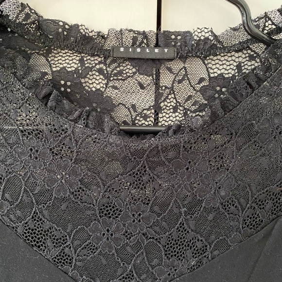 Pretty Sisley Top with Black Lace - Picture 2 of 6